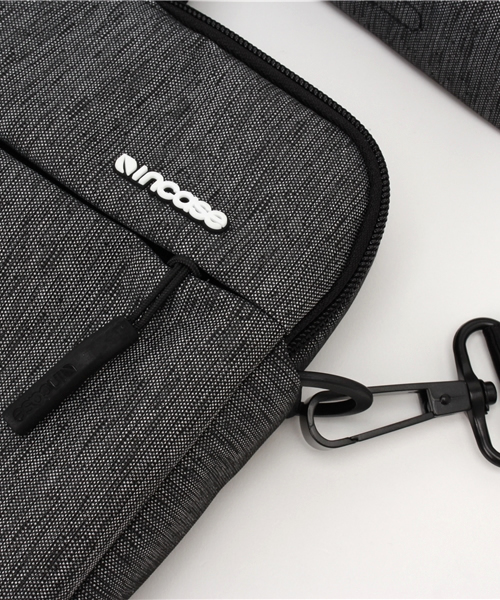 incase（インケース）の「CL60589 City Collection 13 Brief（ビジネスバッグ・メンズ・ブラック/グレー・ONE SIZE）」の7枚目の写真