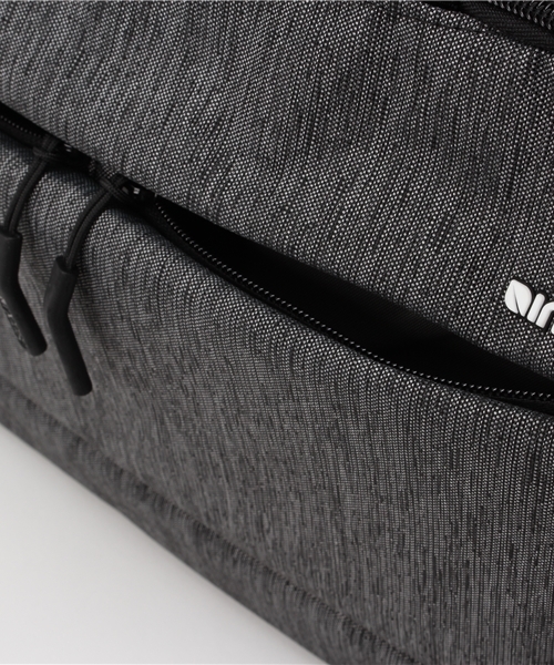 incase（インケース）の「CL60589 City Collection 13 Brief（ビジネスバッグ・メンズ・ブラック/グレー・ONE SIZE）」の8枚目の写真