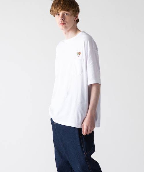 rehacer（レアセル）の「rehacer STAND : Flower Heart Big T-Shirt  / フラワーハートビッグ Tシャツ（Tシャツ/カットソー・メンズ・ブラック/ホワイト/オリーブ/グレー/ネイビー・MEDIUM/SMALL/LARGE/X-LARGE/140/150/100/110/120）」の6枚目の写真