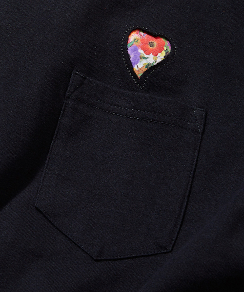 rehacer（レアセル）の「rehacer STAND : Flower Heart Big T-Shirt  / フラワーハートビッグ Tシャツ（Tシャツ/カットソー・メンズ・ブラック/ホワイト/オリーブ/グレー/ネイビー・MEDIUM/SMALL/LARGE/X-LARGE/140/150/100/110/120）」の8枚目の写真