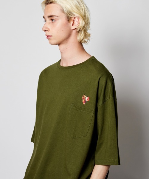 rehacer（レアセル）の「rehacer STAND : Flower Heart Big T-Shirt  / フラワーハートビッグ Tシャツ（Tシャツ/カットソー・メンズ・ブラック/ホワイト/オリーブ/グレー/ネイビー・MEDIUM/SMALL/LARGE/X-LARGE/140/150/100/110/120）」の21枚目の写真