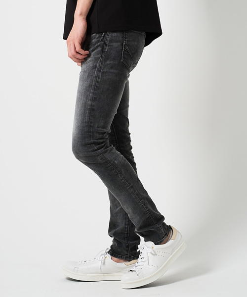 GOSTAR DE FUGA（ゴスタール ジフーガ）の「クラッシュ加工ストレッチスキニーデニムパンツ（デニムパンツ・メンズ・ライトグレー/ブラック・L/M/S）」の7枚目の写真