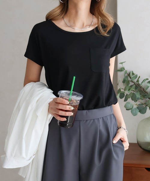 Social GIRL（ソーシャルガール）の「シンプルベーシックＵネックＴシャツ（Tシャツ/カットソー・レディース・ライトグレー/ホワイト/オリーブ/マジェンタ/ホワイト×ブラック/ベージュ/グレー系その他/ブラック/チャコールグレー/カーキ/レッド系その他/ブラック系その他/ホワイト系その他/ブラック×ホワイト/レッド/ホワイト系その他2/ホワイト系その他3/ブラック系その他2/ブラック系その他3/ネイビー/モカ/パープル/ピンク/イエロー/オレンジ・LL/M/S/L/3L）」の7枚目の写真