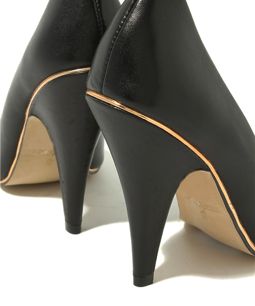 TOPSHOP(トップショップ)の「GAMBIT METAL DETAIL COURTS(サンダル・レディース・ブラック・36/37/38/39)」の7枚目の写真