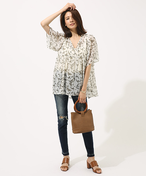 AZUL by moussy(アズールバイマウジー)の「リーフ柄楊柳スキッパーブラウス(シャツ/ブラウス・レディース・ホワイト系その他/ブラック系その他/イエロー系その他・SMALL/MEDIUM)」の9枚目の写真