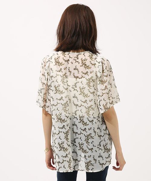 AZUL by moussy(アズールバイマウジー)の「リーフ柄楊柳スキッパーブラウス(シャツ/ブラウス・レディース・ホワイト系その他/ブラック系その他/イエロー系その他・SMALL/MEDIUM)」の6枚目の写真