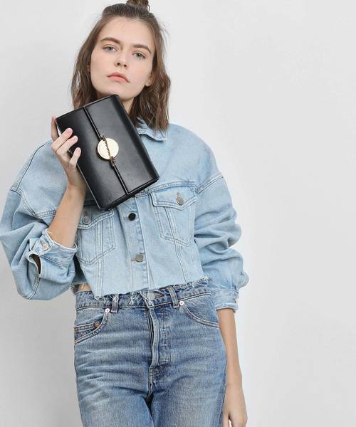 CHARLES & KEITH(チャールズ & キース)の「チェーンリンク クラシッククラッチ / Chain Link Classic Clutch(ショルダーバッグ・レディース・ブラック/セージグリーン/ライトピンク/プラム・S)」の17枚目の写真