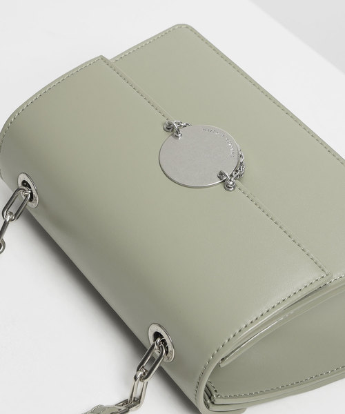 CHARLES & KEITH(チャールズ & キース)の「チェーンリンク クラシッククラッチ / Chain Link Classic Clutch(ショルダーバッグ・レディース・ブラック/セージグリーン/ライトピンク/プラム・S)」の7枚目の写真