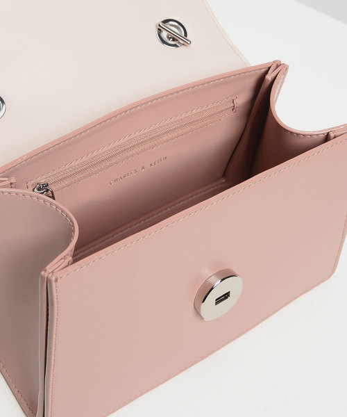 CHARLES & KEITH(チャールズ & キース)の「チェーンリンク クラシッククラッチ / Chain Link Classic Clutch(ショルダーバッグ・レディース・ブラック/セージグリーン/ライトピンク/プラム・S)」の19枚目の写真