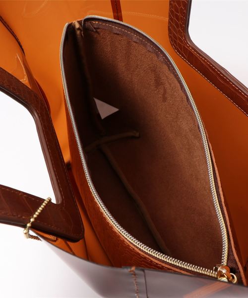 natural couture（ナチュラルクチュール）の「ビニールスクエア持ち手バッグ（ショルダーバッグ・レディース・ブラック/ブラウン/イエロー・FREE）」の4枚目の写真