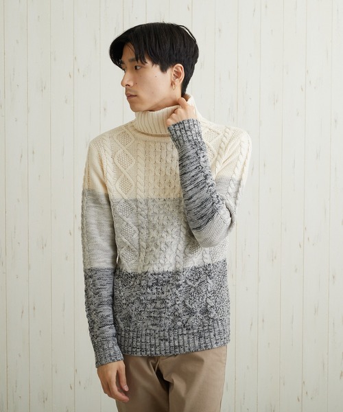 VIBGYOR(ヴィブジョー)の「VIBGYOR Select/ケーブル編タートルネックニット(BL)(ニット/セーター・メンズ・ブラック/ネイビー/ブラウン/レッド/アイボリー/ホワイト系その他/ブラック系その他/杢グレー/グレー系その他/ベージュ系その他/ブルー系その他/パープル系その他/ワイン/ブラック系その他2/キャメル・MEDIUM/LARGE/X-LARGE)」の3枚目の写真