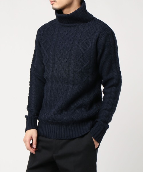 VIBGYOR(ヴィブジョー)の「VIBGYOR Select/ケーブル編タートルネックニット(BL)(ニット/セーター・メンズ・ブラック/ネイビー/ブラウン/レッド/アイボリー/ホワイト系その他/ブラック系その他/杢グレー/グレー系その他/ベージュ系その他/ブルー系その他/パープル系その他/ワイン/ブラック系その他2/キャメル・MEDIUM/LARGE/X-LARGE)」の10枚目の写真