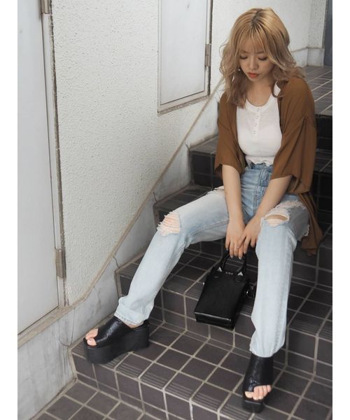 EVRIS(エヴリス)の「オーバークラッシュデニムテーパードパンツ(デニムパンツ・レディース・ホワイト/ライトブルー・SMALL/MEDIUM)」の8枚目の写真