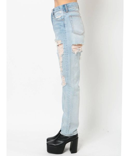 EVRIS(エヴリス)の「オーバークラッシュデニムテーパードパンツ(デニムパンツ・レディース・ホワイト/ライトブルー・SMALL/MEDIUM)」の15枚目の写真