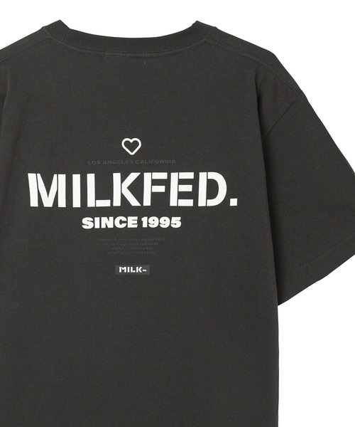 MILKFED.(ミルクフェド)の「S/S TEE EMBROIDERED BAR AND HEART/バックプリント ロゴ半袖Tシャツ(Tシャツ/カットソー・レディース・ライトパープル/ベージュ/ライトピンク/グリーン/ホワイト/チャコールグレー/オフホワイト/ブラック・MEDIUM/SMALL)」の5枚目の写真