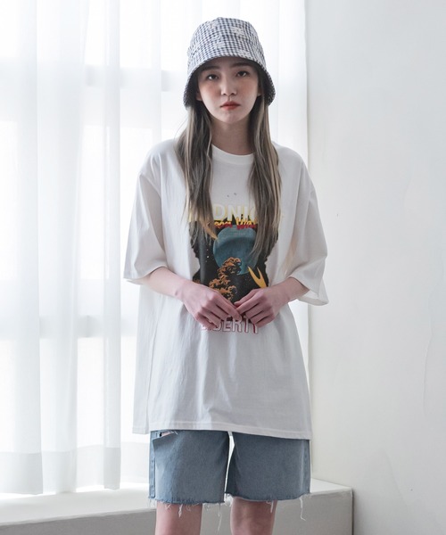 UNE MANSION（ユヌマンション）の「ミッドナイトプリント半袖Tシャツ（Tシャツ/カットソー・レディース・ベージュ/アイボリー/ブラック・FREE）」の2枚目の写真