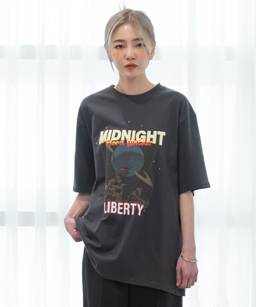 UNE MANSION（ユヌマンション）の「ミッドナイトプリント半袖Tシャツ（Tシャツ/カットソー・レディース・ベージュ/アイボリー/ブラック・FREE）」の3枚目の写真