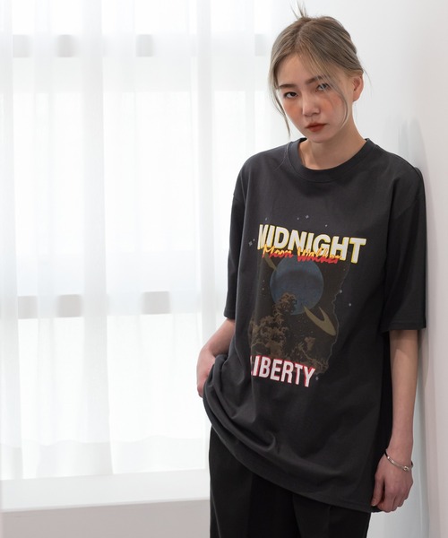 UNE MANSION（ユヌマンション）の「ミッドナイトプリント半袖Tシャツ（Tシャツ/カットソー・レディース・ベージュ/アイボリー/ブラック・FREE）」の7枚目の写真