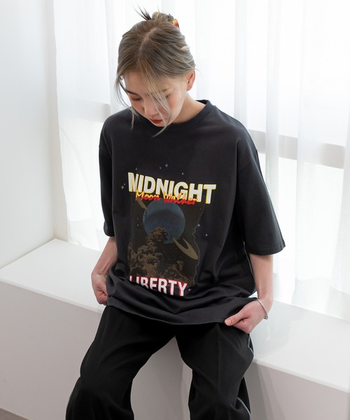 UNE MANSION（ユヌマンション）の「ミッドナイトプリント半袖Tシャツ（Tシャツ/カットソー・レディース・ベージュ/アイボリー/ブラック・FREE）」の11枚目の写真