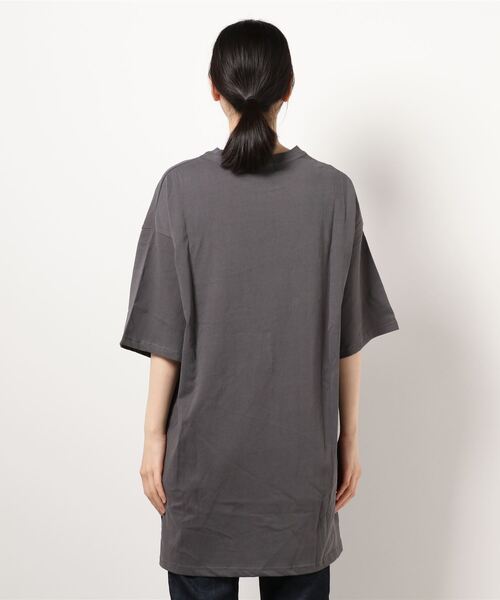 ottilie(オティーリエ)の「オーバーサイズTシャツ(Tシャツ/カットソー・レディース・ブラック/チャコールグレー/オフホワイト・FREE)」の4枚目の写真