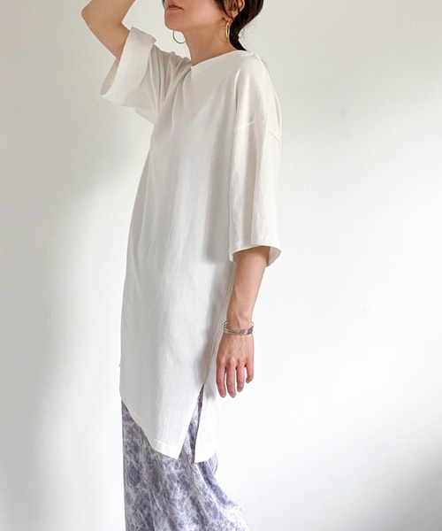 ottilie(オティーリエ)の「オーバーサイズTシャツ(Tシャツ/カットソー・レディース・ブラック/チャコールグレー/オフホワイト・FREE)」の1枚目の写真