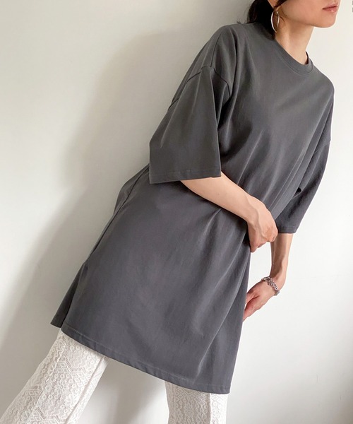 ottilie(オティーリエ)の「オーバーサイズTシャツ(Tシャツ/カットソー・レディース・ブラック/チャコールグレー/オフホワイト・FREE)」の3枚目の写真