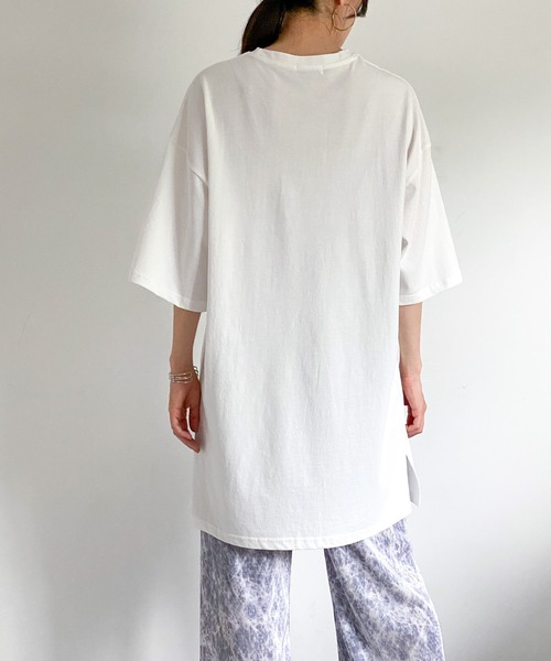 ottilie(オティーリエ)の「オーバーサイズTシャツ(Tシャツ/カットソー・レディース・ブラック/チャコールグレー/オフホワイト・FREE)」の22枚目の写真