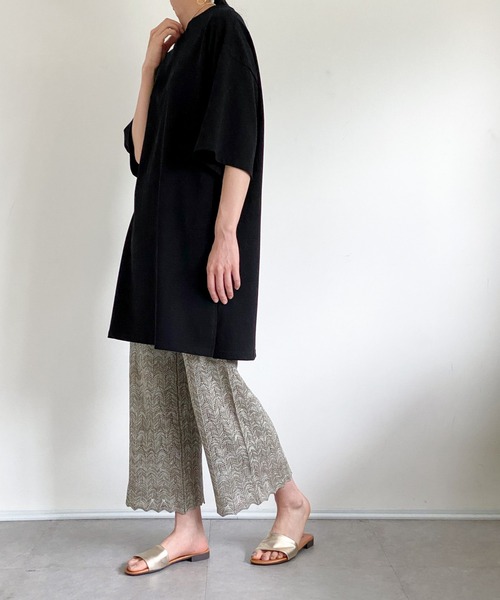 ottilie(オティーリエ)の「オーバーサイズTシャツ(Tシャツ/カットソー・レディース・ブラック/チャコールグレー/オフホワイト・FREE)」の6枚目の写真