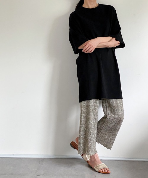 ottilie(オティーリエ)の「オーバーサイズTシャツ(Tシャツ/カットソー・レディース・ブラック/チャコールグレー/オフホワイト・FREE)」の7枚目の写真