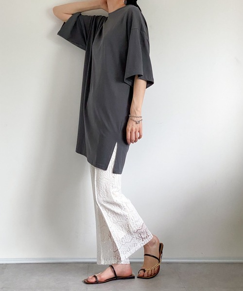 ottilie(オティーリエ)の「オーバーサイズTシャツ(Tシャツ/カットソー・レディース・ブラック/チャコールグレー/オフホワイト・FREE)」の12枚目の写真