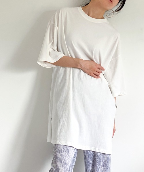 ottilie(オティーリエ)の「オーバーサイズTシャツ(Tシャツ/カットソー・レディース・ブラック/チャコールグレー/オフホワイト・FREE)」の19枚目の写真