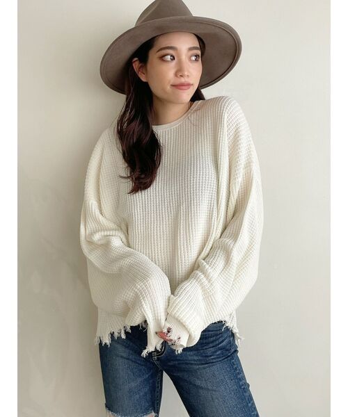 GYDA（ジェイダ）の「ダメージワッフルドルマンニット TOPS（ニット/セーター・レディース・ブラック/オフホワイト/その他1・FREE）」の2枚目の写真