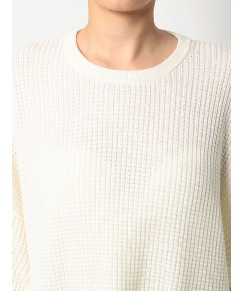 GYDA（ジェイダ）の「ダメージワッフルドルマンニット TOPS（ニット/セーター・レディース・ブラック/オフホワイト/その他1・FREE）」の8枚目の写真