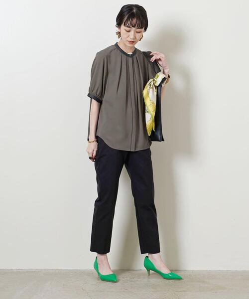 UNITED ARROWS（ユナイテッドアローズ）の「＜UNITED ARROWS＞バイカラー パイピング ブラウス B（シャツ/ブラウス・レディース・ダークグレー/オフホワイト・FREE）」の6枚目の写真