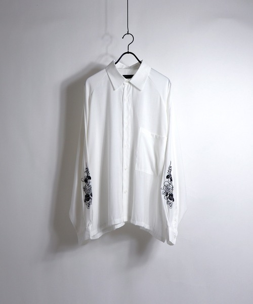 Confirm(コンファーム)の「Confirm / コンファーム LS刺繍ラグランビッグシャツ(シャツ/ブラウス・メンズ・ホワイト/ブラック/レッド/グリーン・M/L)」の5枚目の写真