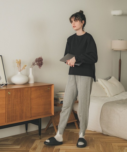 coca（coca）（コカ）の「＼新色登場／カバー力120％！ハリ感ダンボールプルオーバー（スウェット・レディース・チャコールグレー/アイボリー/グレー系その他/ネイビー/ブラック/グリーン/ベージュ/ブルー/ライトグリーン/パープル/ピンク/ダークベージュ/ホワイト/ライトベージュ/チャコール・M/L）」の18枚目の写真