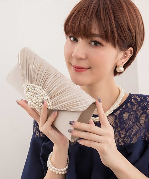 LUGG NAGG（ラグナグ）の「シャーププリーツパールビジューパーティークラッチバッグ（クラッチバッグ・レディース・グレー/ブラック/ピンク/ベージュ/レッド・FREE）」の19枚目の写真