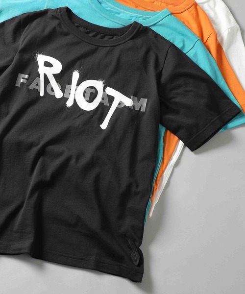 RIOT FACETASM（ライオットファセッタズム）の「【RIOT FACETASM】RIOT LOGO TEE（Tシャツ/カットソー・メンズ・ブラック/ホワイト/ブルー・MEDIUM/LARGE）」の2枚目の写真