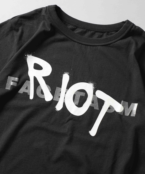 RIOT FACETASM（ライオットファセッタズム）の「【RIOT FACETASM】RIOT LOGO TEE（Tシャツ/カットソー・メンズ・ブラック/ホワイト/ブルー・MEDIUM/LARGE）」の11枚目の写真
