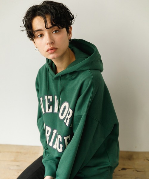 koe（コエ）の「アンチピリング加工TC裏起毛カレッジロゴパーカー*（パーカー・レディース・グリーン/ライトグレー/その他7・L/XL/M）」の3枚目の写真