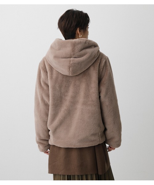 AZUL by moussy（アズールバイマウジー）の「FLUFFY HOODIE SHORT COAT/フラッフィーフーディーショートコート（その他アウター・レディース・アイボリー/ブラック/ベージュ/グレー・SMALL/MEDIUM）」の10枚目の写真