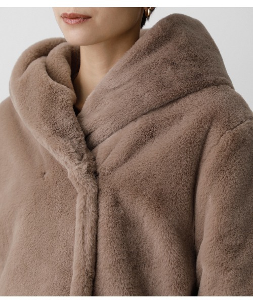 AZUL by moussy（アズールバイマウジー）の「FLUFFY HOODIE SHORT COAT/フラッフィーフーディーショートコート（その他アウター・レディース・アイボリー/ブラック/ベージュ/グレー・SMALL/MEDIUM）」の11枚目の写真