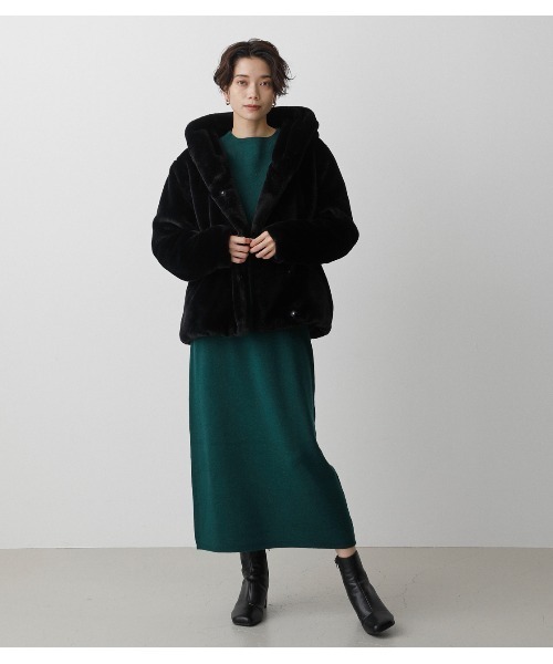 AZUL by moussy（アズールバイマウジー）の「FLUFFY HOODIE SHORT COAT/フラッフィーフーディーショートコート（その他アウター・レディース・アイボリー/ブラック/ベージュ/グレー・SMALL/MEDIUM）」の16枚目の写真