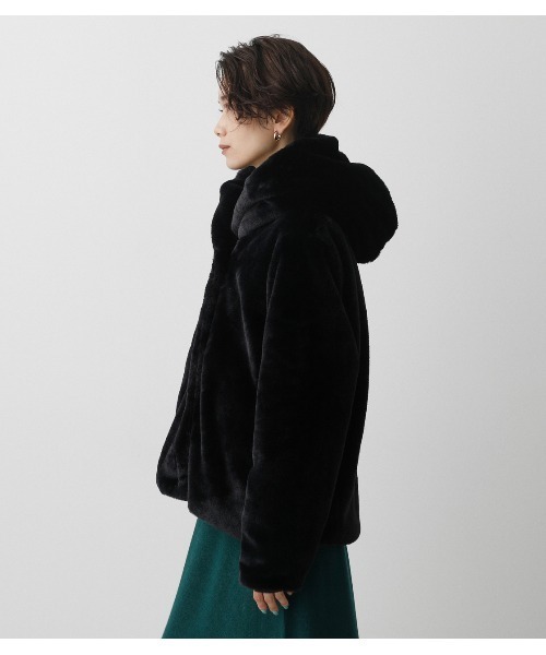 AZUL by moussy（アズールバイマウジー）の「FLUFFY HOODIE SHORT COAT/フラッフィーフーディーショートコート（その他アウター・レディース・アイボリー/ブラック/ベージュ/グレー・SMALL/MEDIUM）」の17枚目の写真