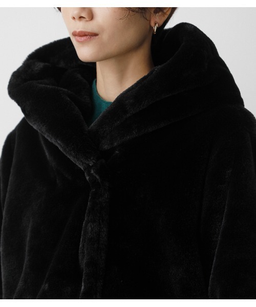 AZUL by moussy（アズールバイマウジー）の「FLUFFY HOODIE SHORT COAT/フラッフィーフーディーショートコート（その他アウター・レディース・アイボリー/ブラック/ベージュ/グレー・SMALL/MEDIUM）」の19枚目の写真