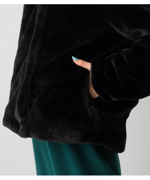 AZUL by moussy（アズールバイマウジー）の「FLUFFY HOODIE SHORT COAT/フラッフィーフーディーショートコート（その他アウター・レディース・アイボリー/ブラック/ベージュ/グレー・SMALL/MEDIUM）」の20枚目の写真