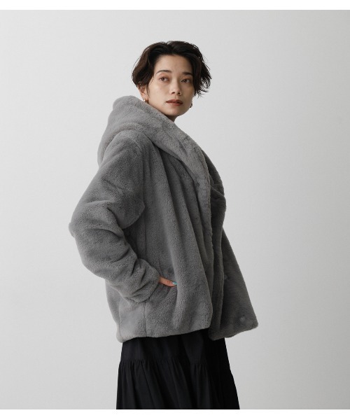 AZUL by moussy（アズールバイマウジー）の「FLUFFY HOODIE SHORT COAT/フラッフィーフーディーショートコート（その他アウター・レディース・アイボリー/ブラック/ベージュ/グレー・SMALL/MEDIUM）」の22枚目の写真