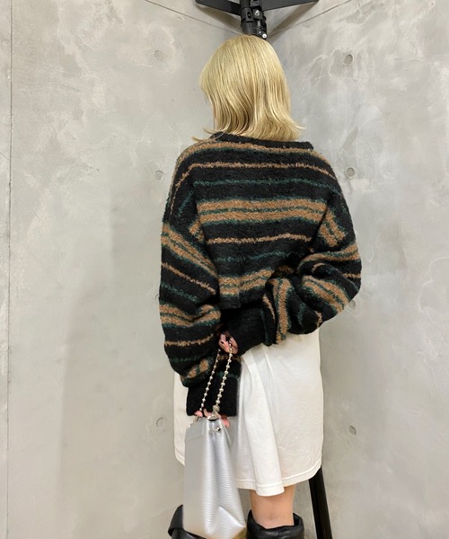 WHO'S WHO gallery(フーズフーギャラリー)の「ブークレボーダープルオーバー(ニット/セーター・レディース・ブラック/パープル/オフホワイト/ブルー・FREE)」の5枚目の写真