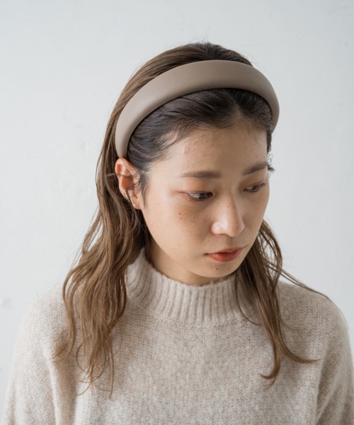 Kastane（カスタネ）の「レザーボリューム太カチューシャ（ヘアゴム・レディース・ベージュ/ブラウン/ブラック・FREE）」の8枚目の写真