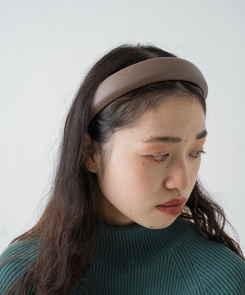 Kastane（カスタネ）の「レザーボリューム太カチューシャ（ヘアゴム・レディース・ベージュ/ブラウン/ブラック・FREE）」の10枚目の写真